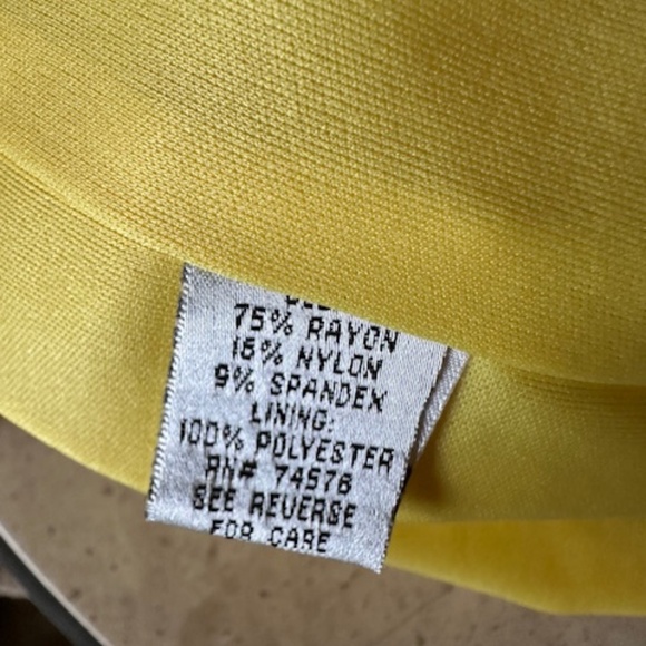 Cache size 8 yellow party dress - Picture 10 of 10